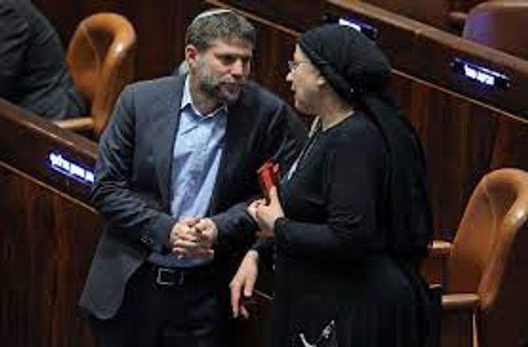 اوريت ستروك وسموتريتش في جلسة للكنيست الصهيوني
